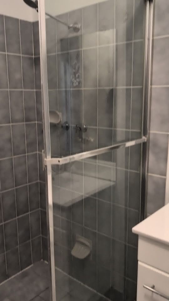 🚿 Shower Glass Restoration - After cleaning