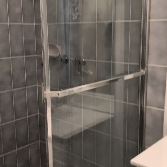 ๐ฟ Shower Glass Restoration - After cleaning
