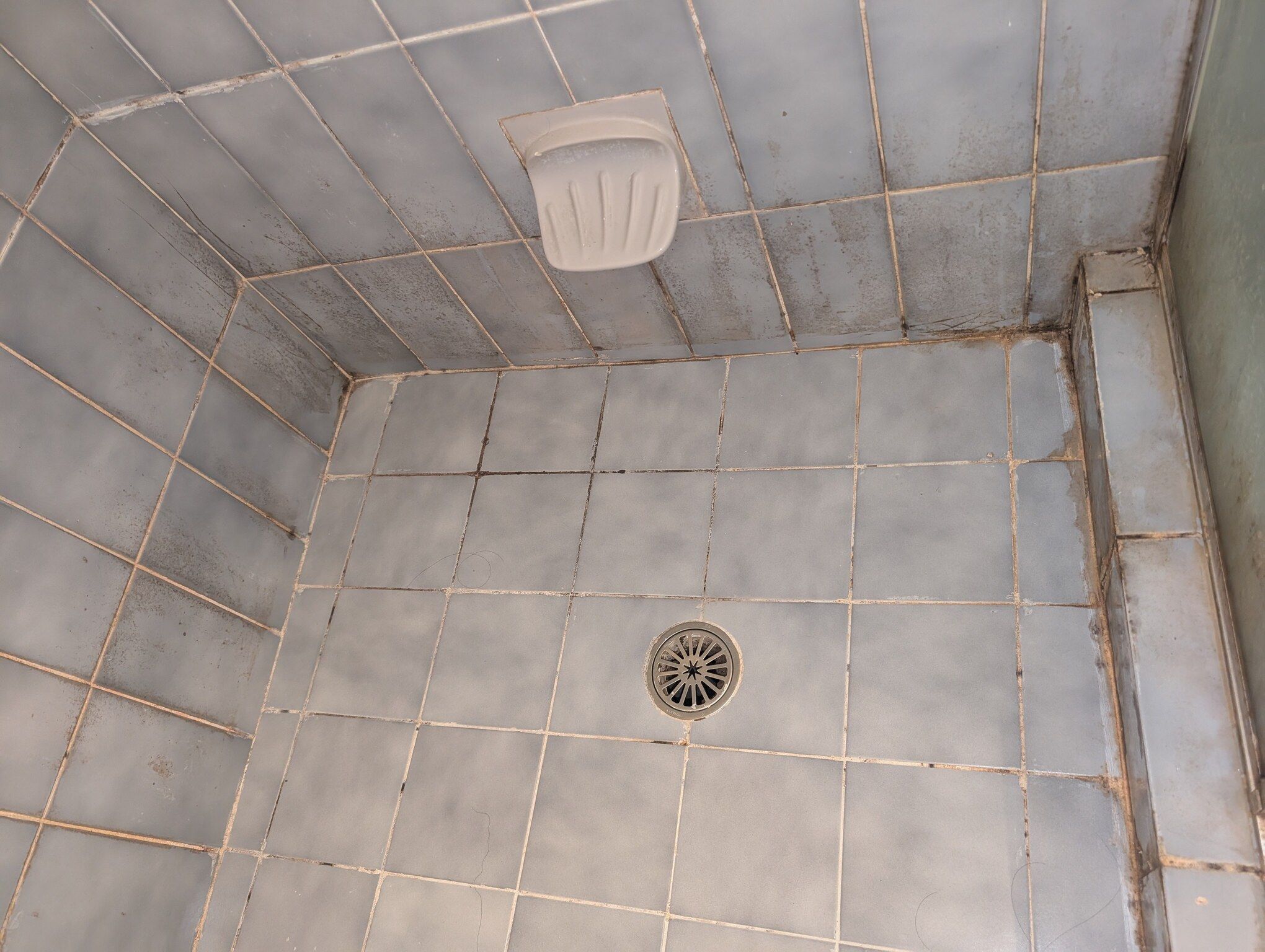 🧼 Bathroom Deep Clean - Before cleaning